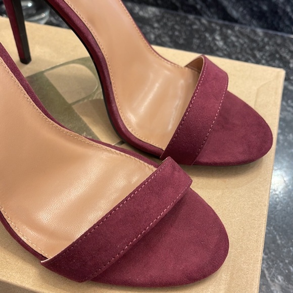 Wine Strap Heel - Picture 2 of 8